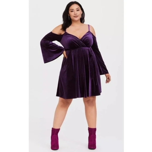 Torrid Mini Velvet Cold-Shoulder Surplice Dress 1x plus size - Picture 3 of 5